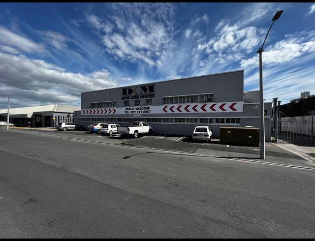 3,845M² WAREHOUSE FOR SALE IN PAROW EAST